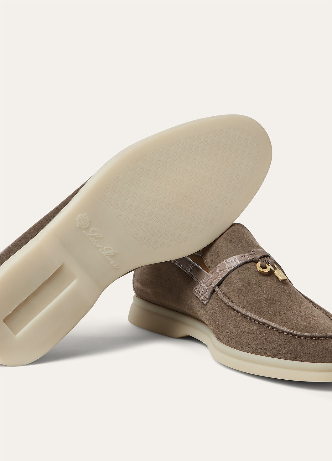 Summer Charms Walk in Grey Sued for Women