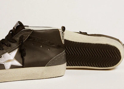 Mid Star Women in black leather with a silver laminated leather star