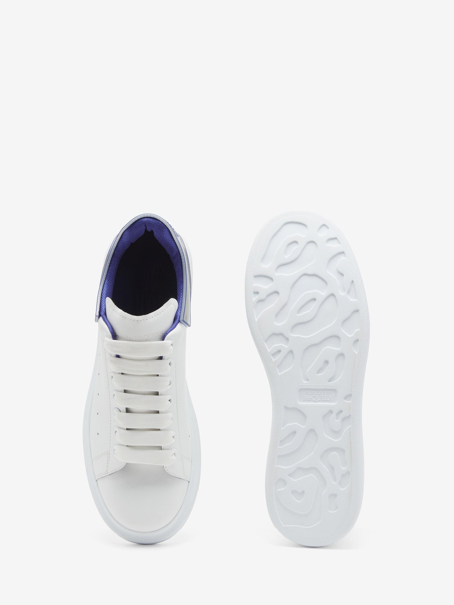 Oversize in white utopia blue