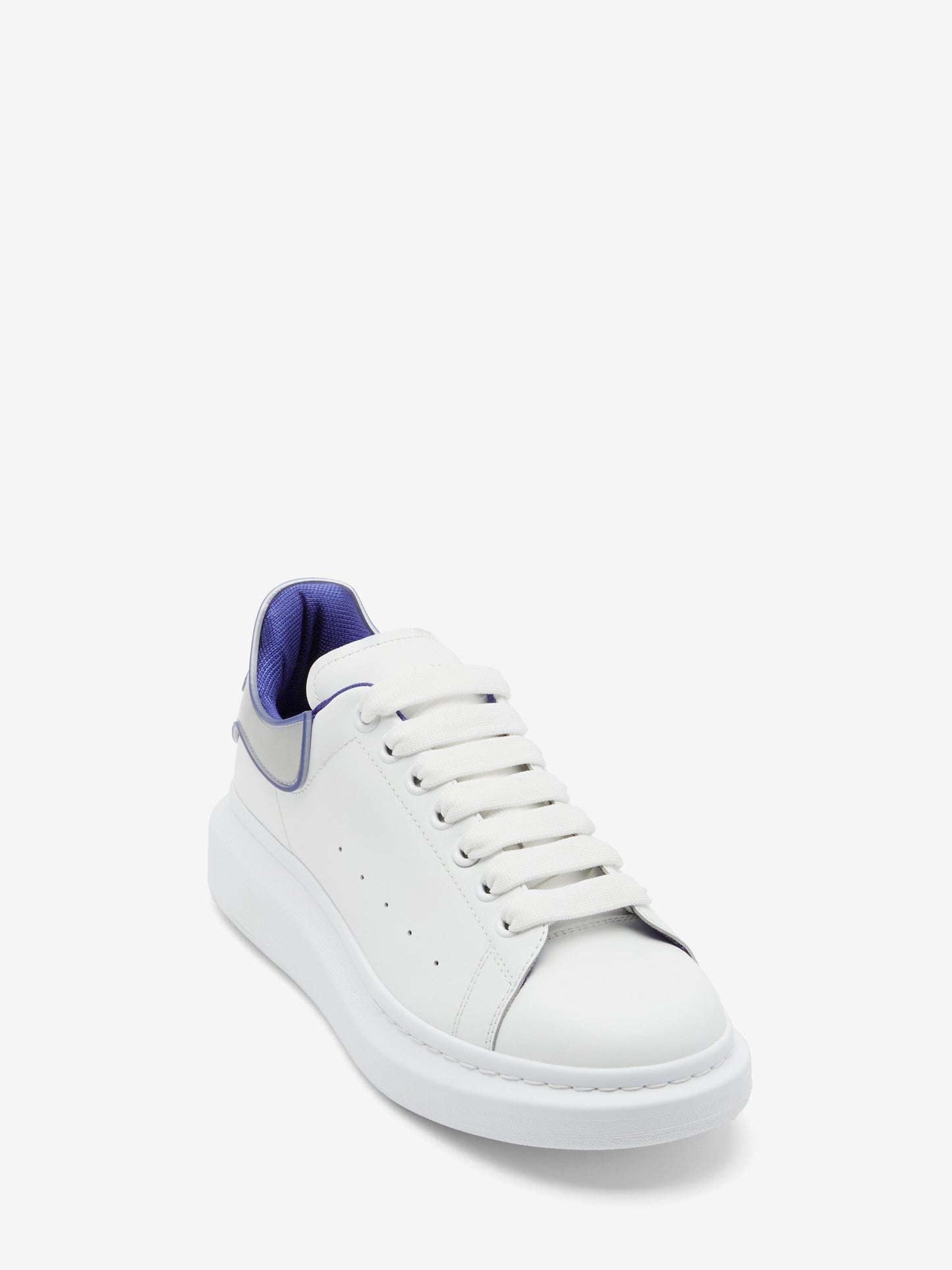 Oversize in white utopia blue